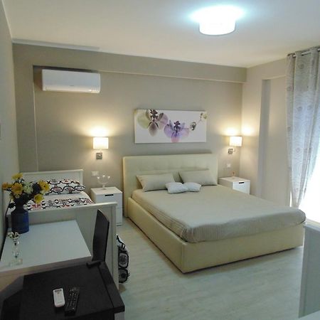 Attico Del Sole Bed and Breakfast Rometta Marea Buitenkant foto