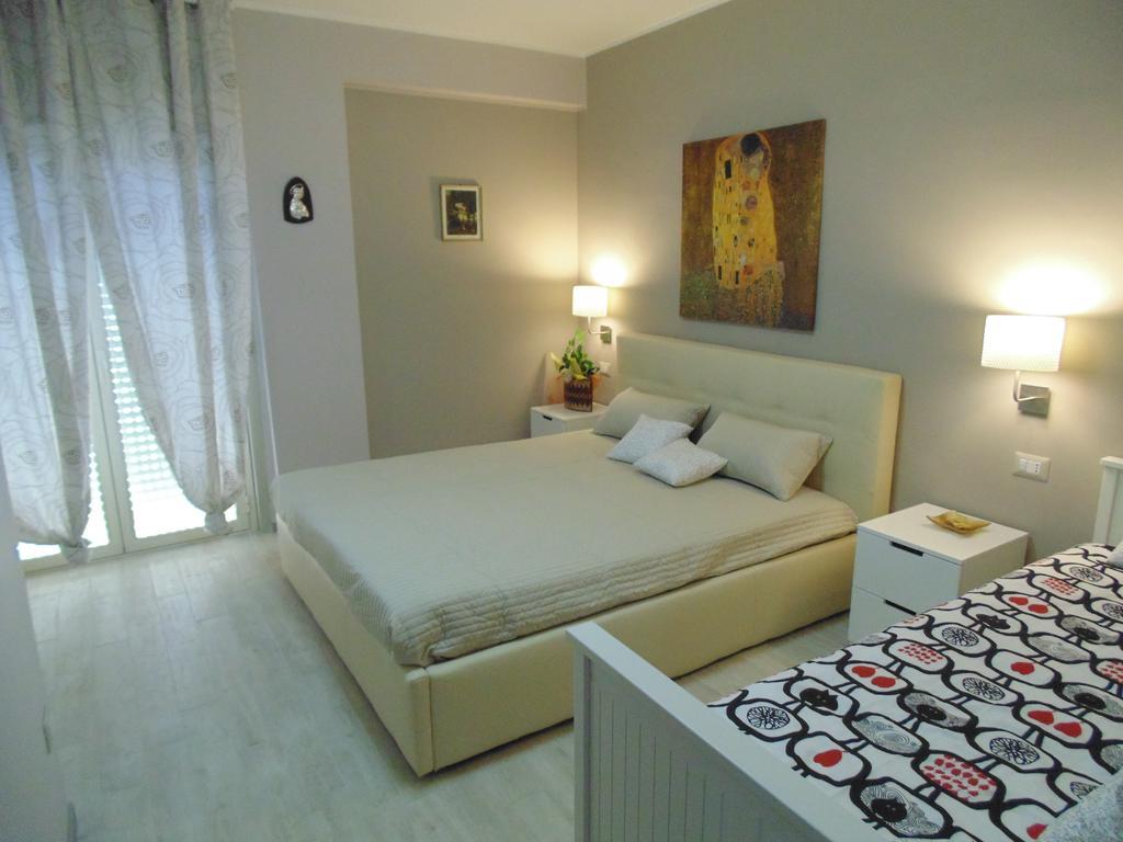 Attico Del Sole Bed and Breakfast Rometta Marea Kamer foto
